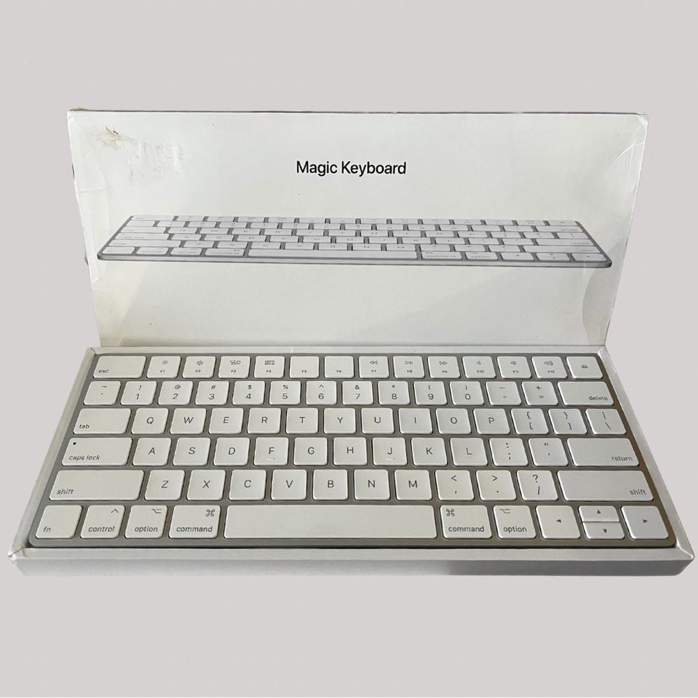 Apple Magic Keyboard Model MLA22L/A1644 Bluetooth w/ Lightning Cable Open Box